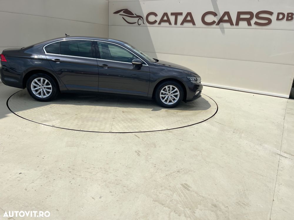 Volkswagen Passat - 20