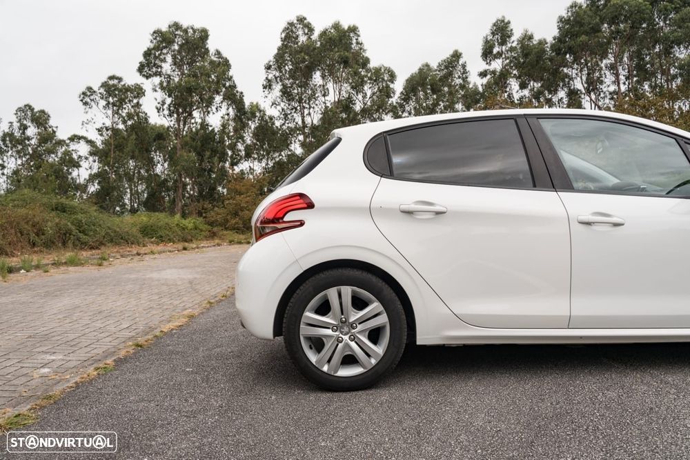 Peugeot 208 1.2 PureTech Signature - 22