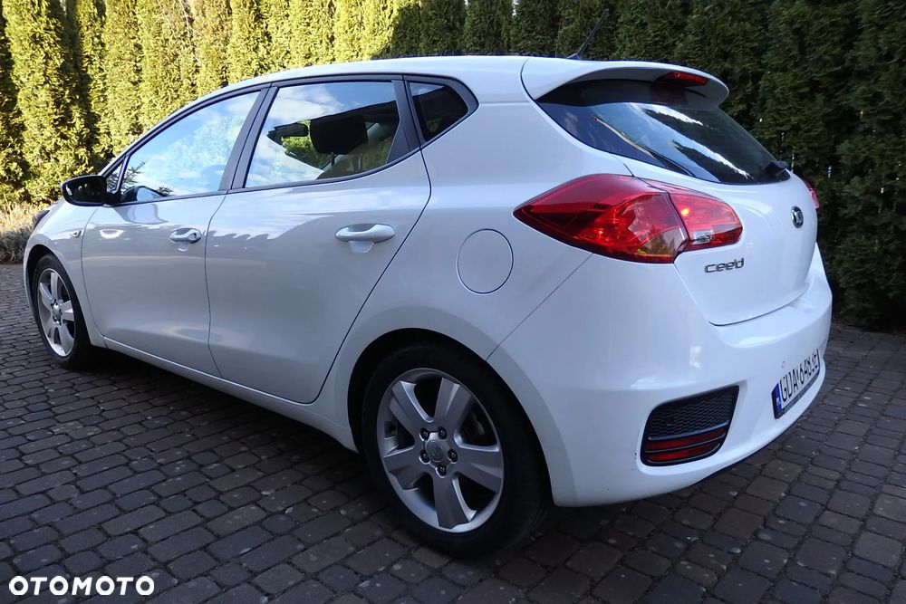 Kia Ceed 1.4 CVVT UEFA EURO 2016 - 21