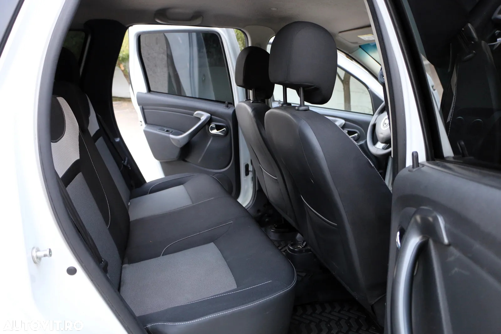 Dacia Duster 1.5 dCi 4x2 Laureate - 12