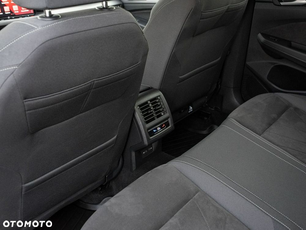 Volkswagen Golf 1.5 eTSI EVO Style DSG - 24