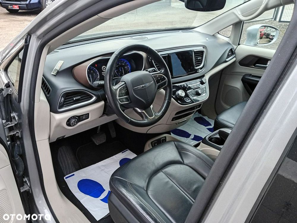 Chrysler Pacifica - 7
