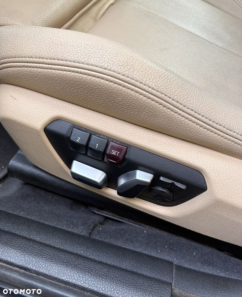 BMW Seria 3 2018 photo 2
