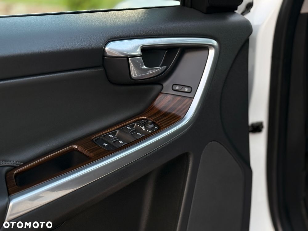 Volvo XC 60 D4 Drive-E Momentum - 19