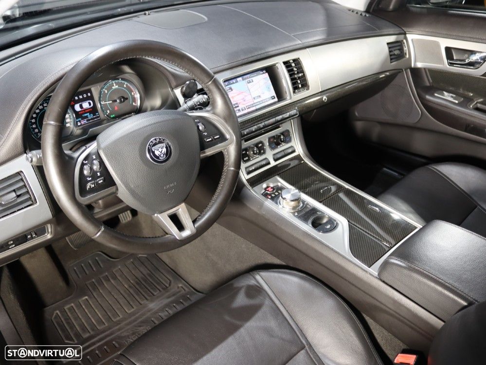 Jaguar XF 2.2 D Premium Luxury - 6