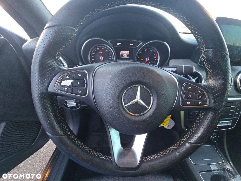 Mercedes-Benz CLA - 12