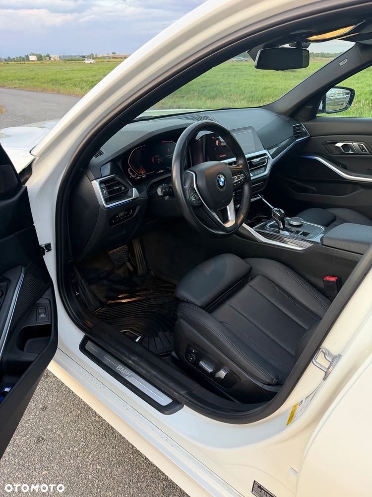 BMW Seria 3 330i Sport Line - 9