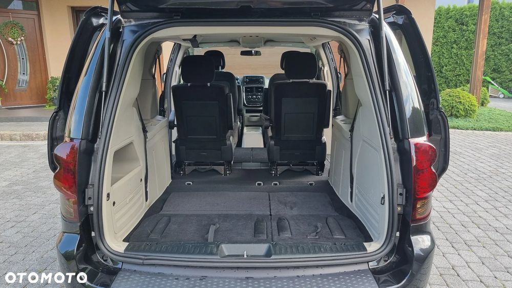 Dodge Grand Caravan - 11
