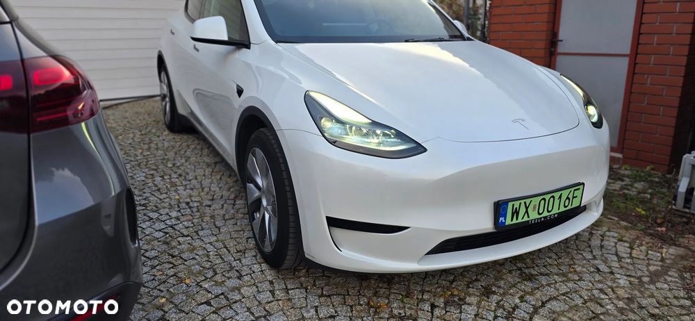Tesla Model Y - 33