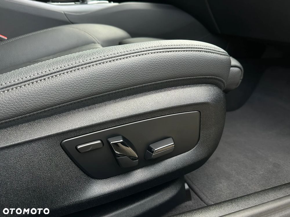 BMW Seria 5 530d xDrive M Sport Edition - 27