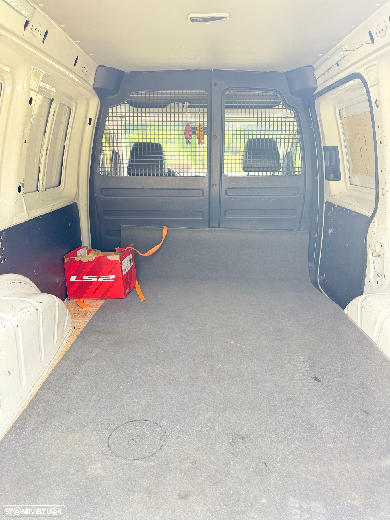 VW Caddy 1.6 TDi Extra AC BlueMotion - 24