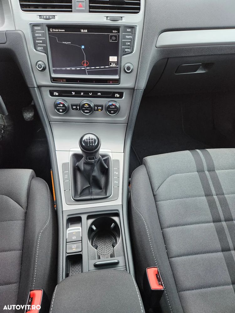 Volkswagen Golf 1.0 TSI BMT Comfortline - 23