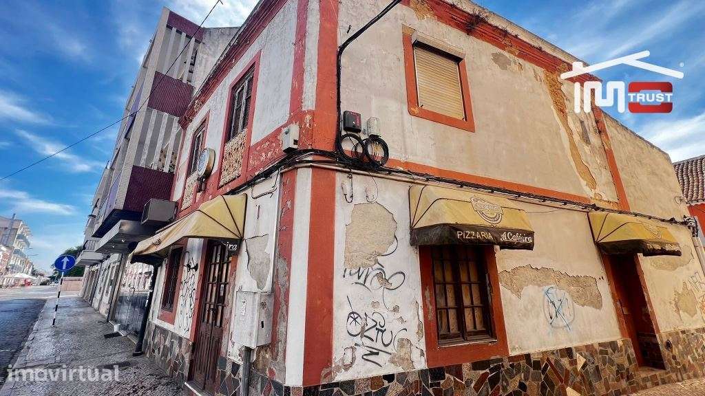 Prédio Habitacional Rés-do-Chão e 1º andar no Centro do Montijo - P... - Grande imagem: 3/28