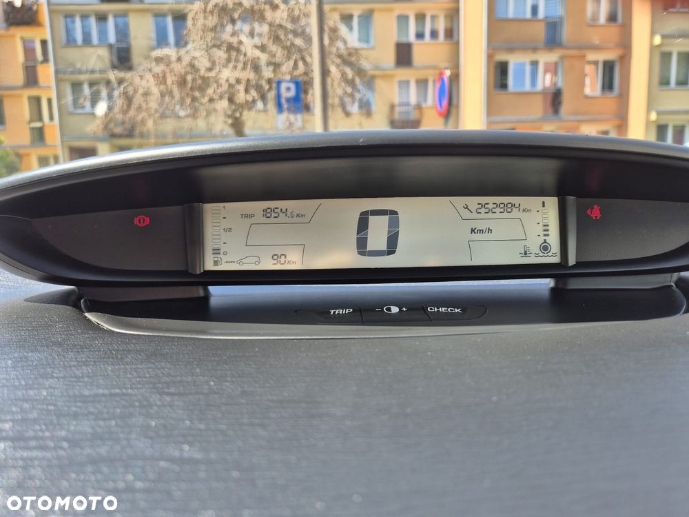 Citroën C4 1.4 16V SX - 10