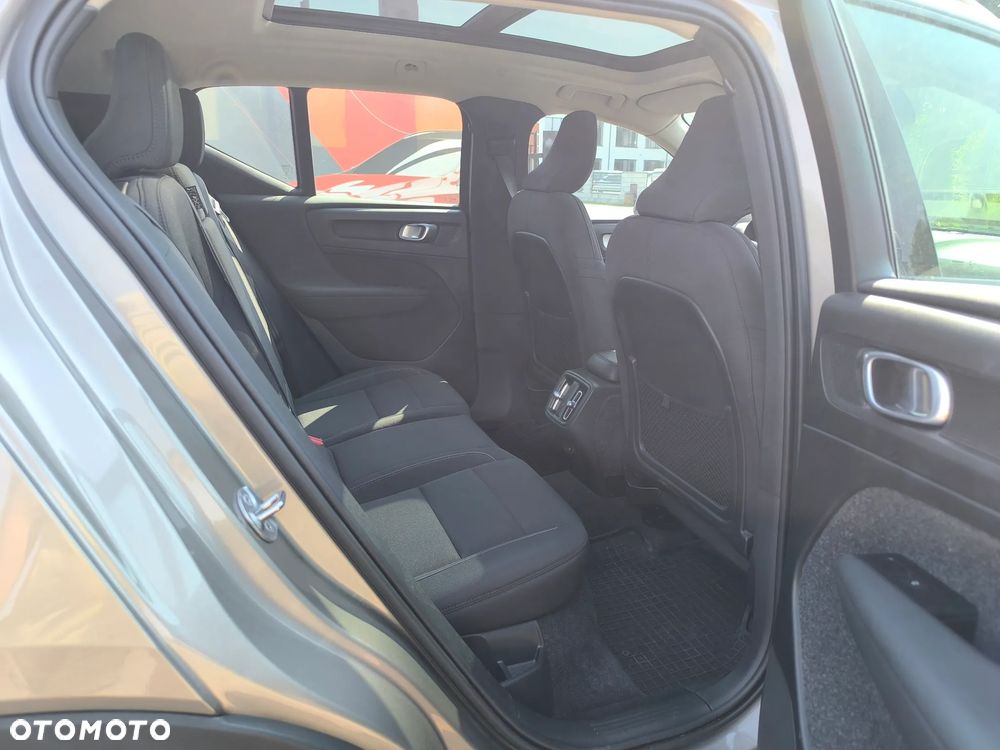 Volvo XC 40 T3 Momentum Pro - 21