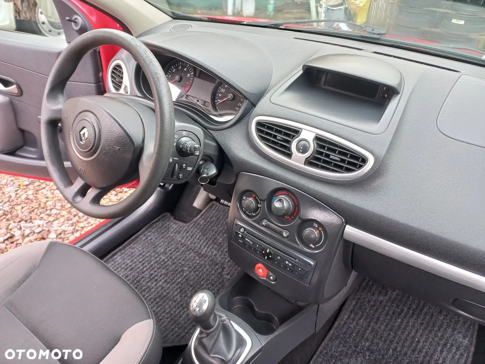 Renault Clio - 8