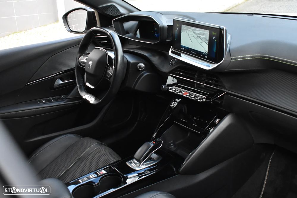 Peugeot e-208 GT - 47