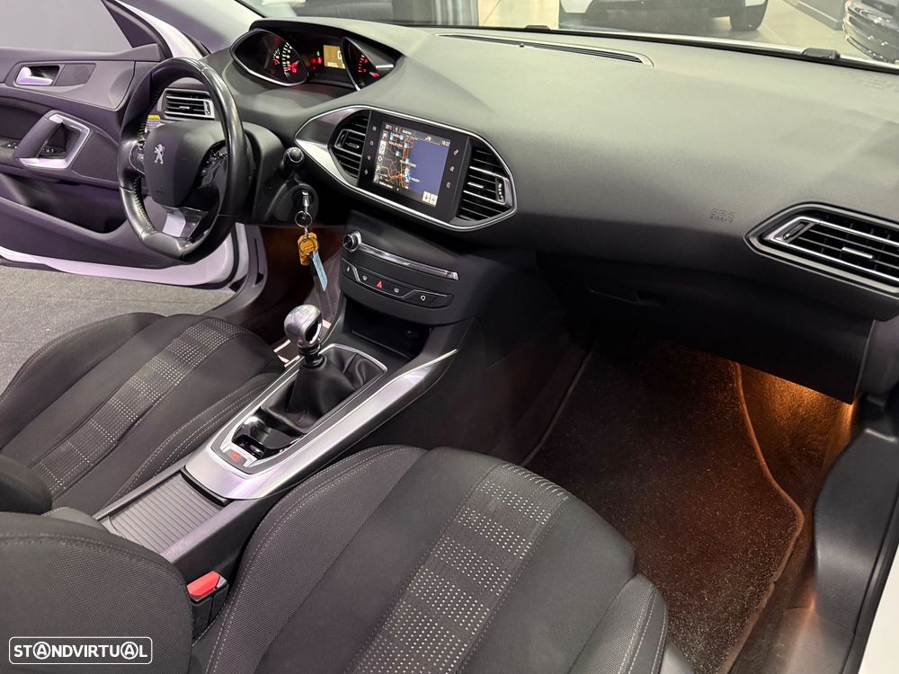 Peugeot 308 SW 1.2 PureTech Allure Full LED - 15