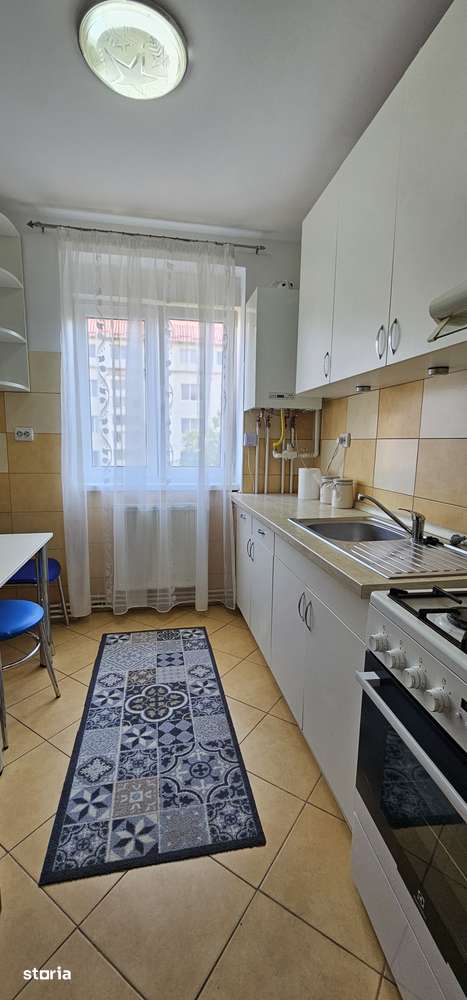 Inchiriez apartament de 2camere,decomandate situat in zona Cedonia,et3 — fotografia 1