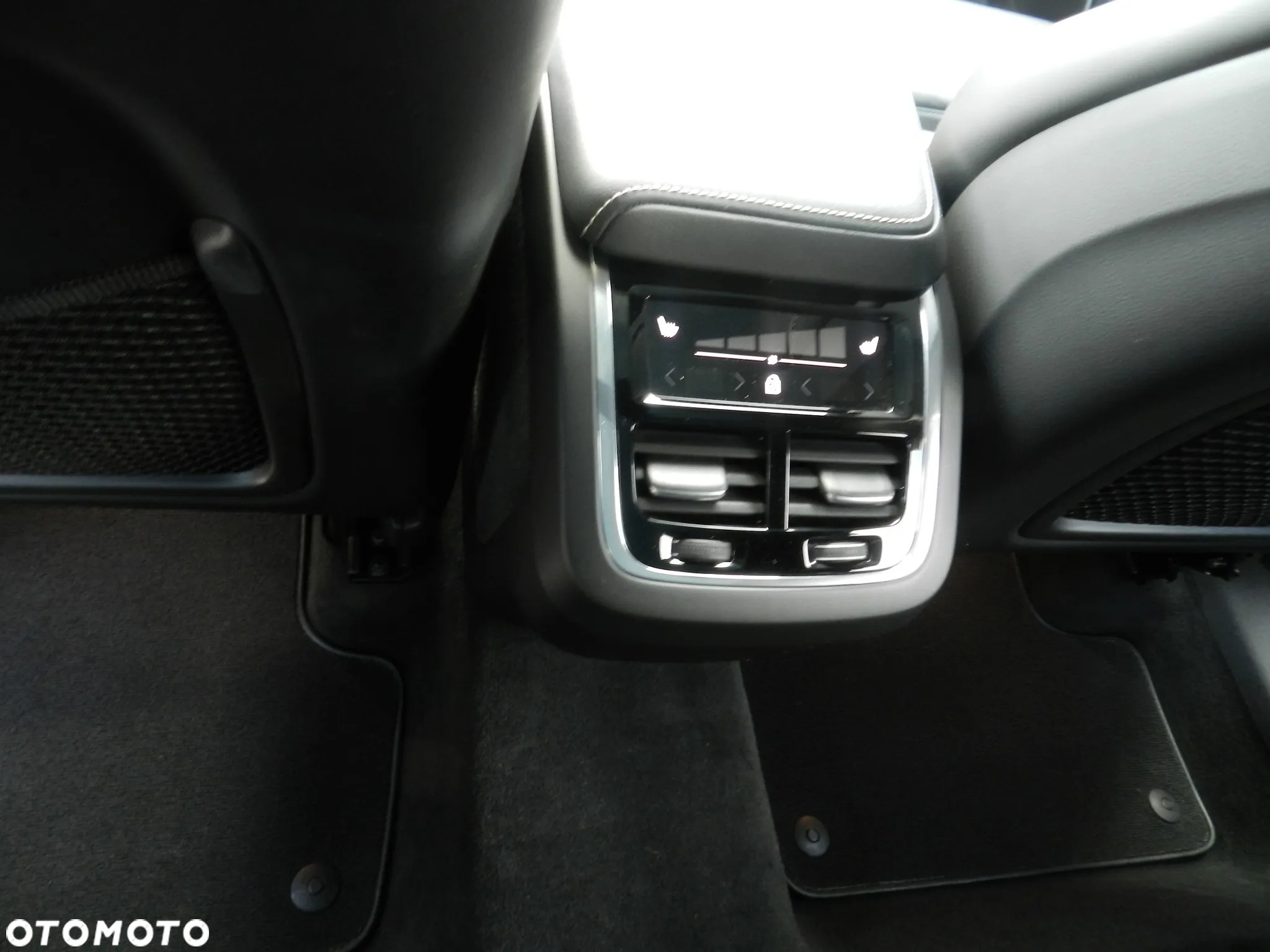 Volvo XC 60 B4 D AWD Plus Dark - 16