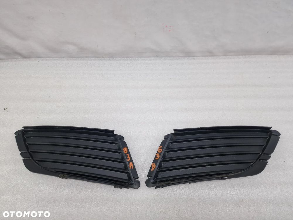 OPEL CORSA C LIFT 03-06 PRAWA KRATKA BOCZNA ZDERZAKA PRZEDNIEGO PRZÓD BEZ HALOGENÓW , NR AUKCJI B/63 - 1