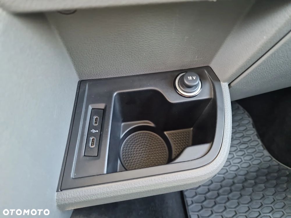 Volkswagen Caravelle - 30