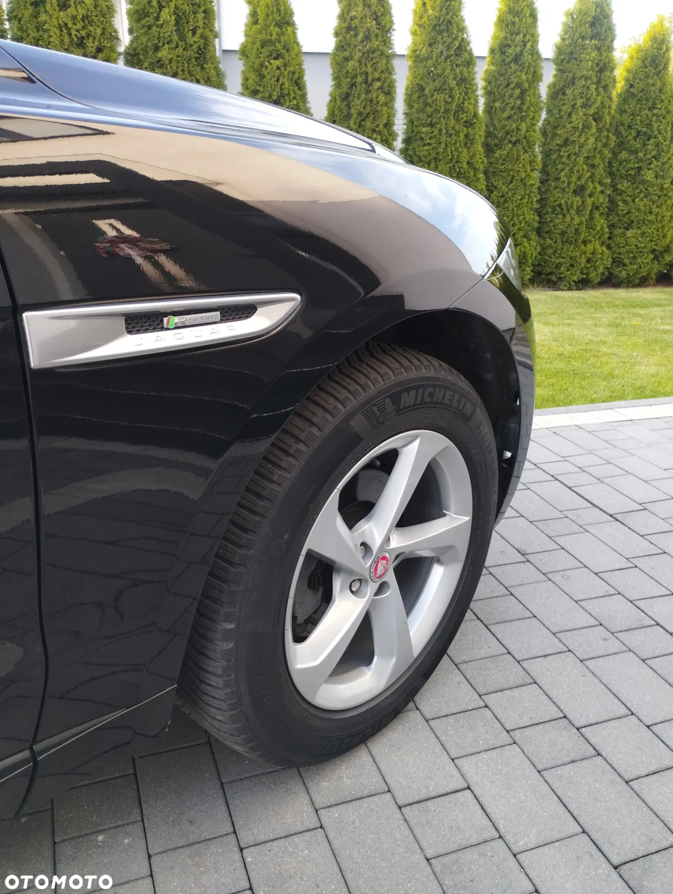 Jaguar F-Pace 20d AWD R-Sport - 4