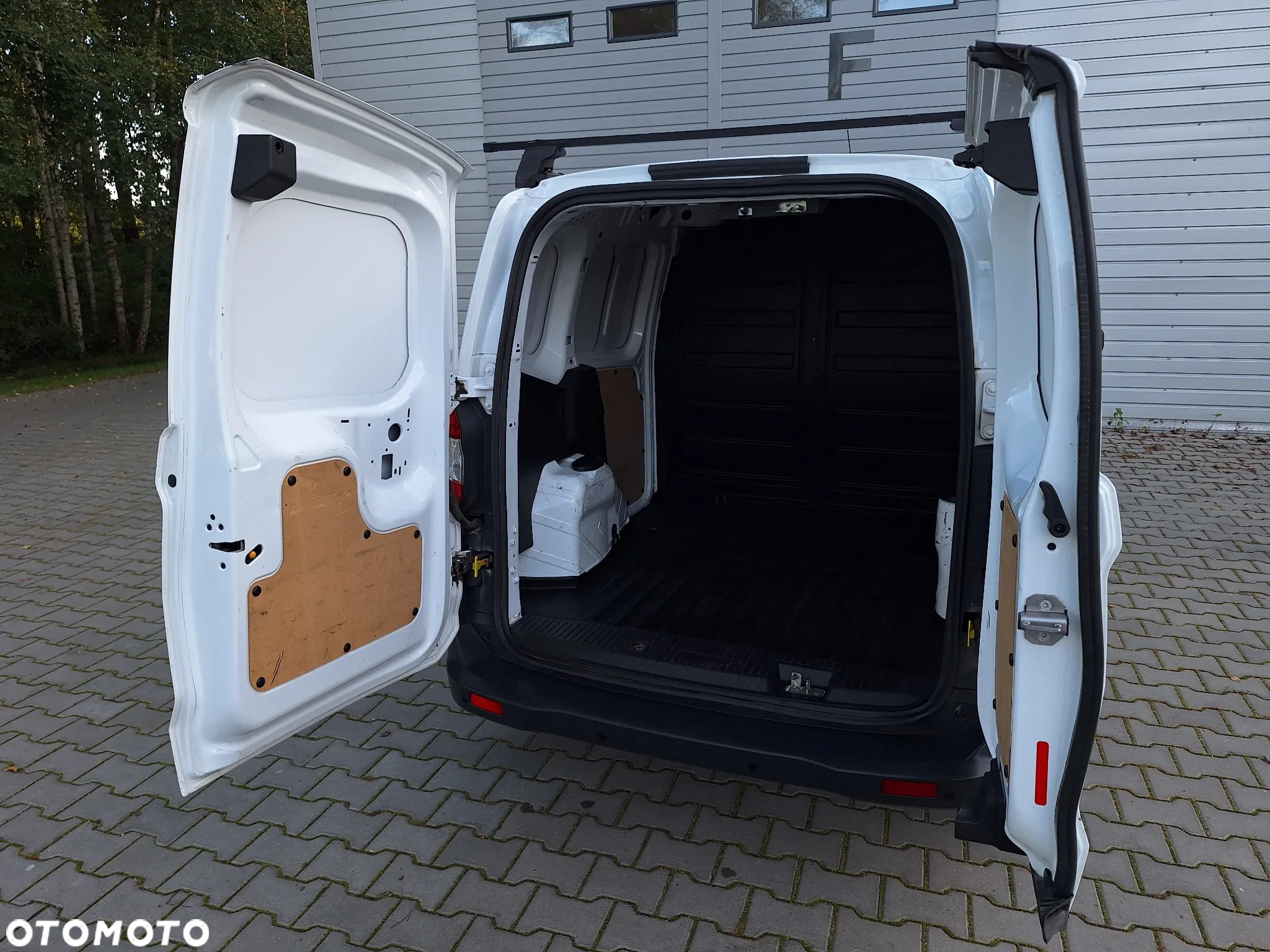 Ford Transit Courier - 19