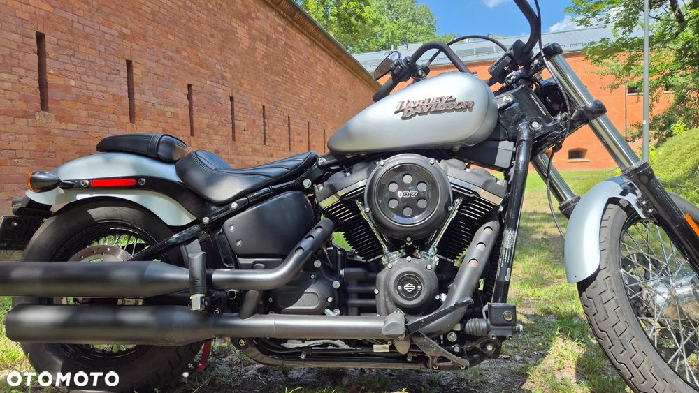 Harley-Davidson Softail Street Bob - 12
