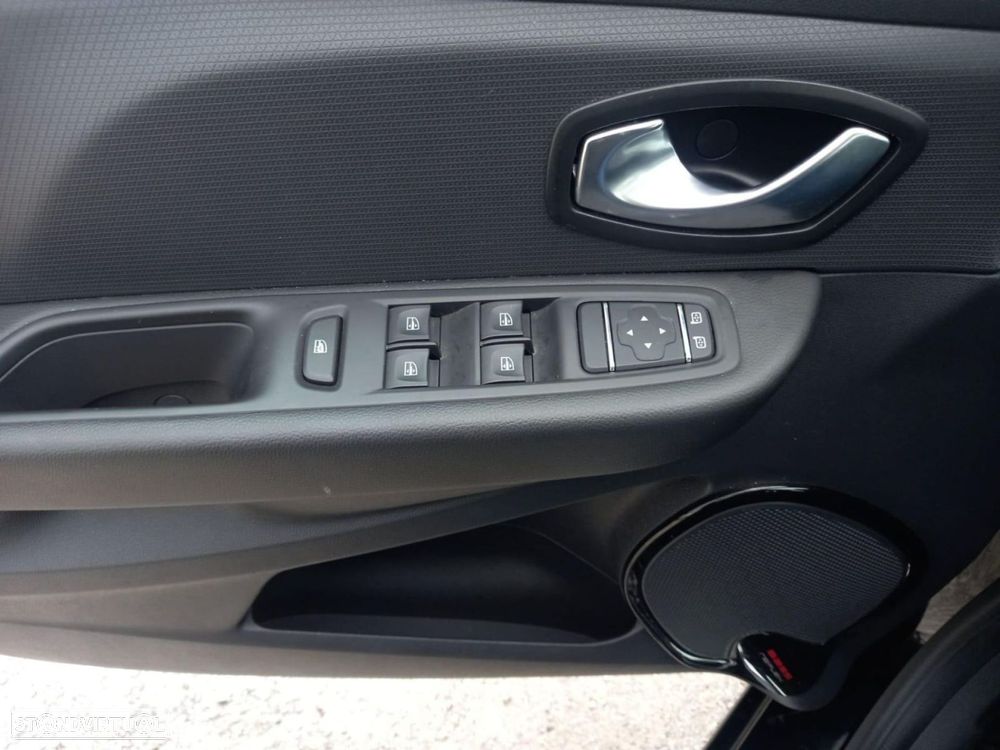 Renault Clio 0.9 TCe Limited - 12