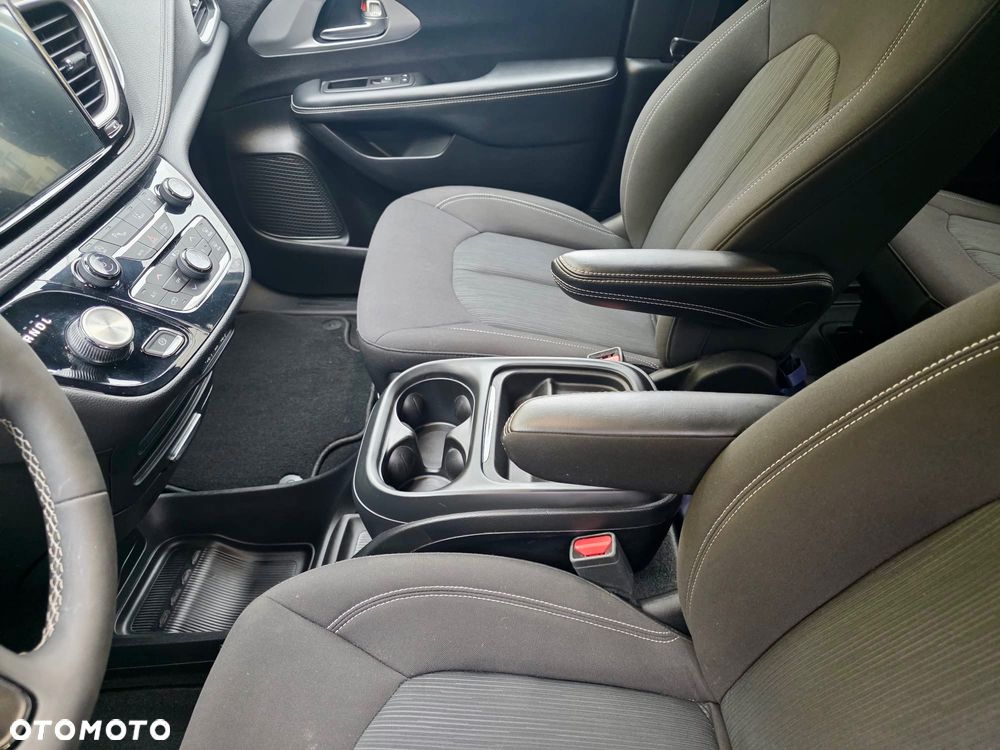 Chrysler Pacifica - 18