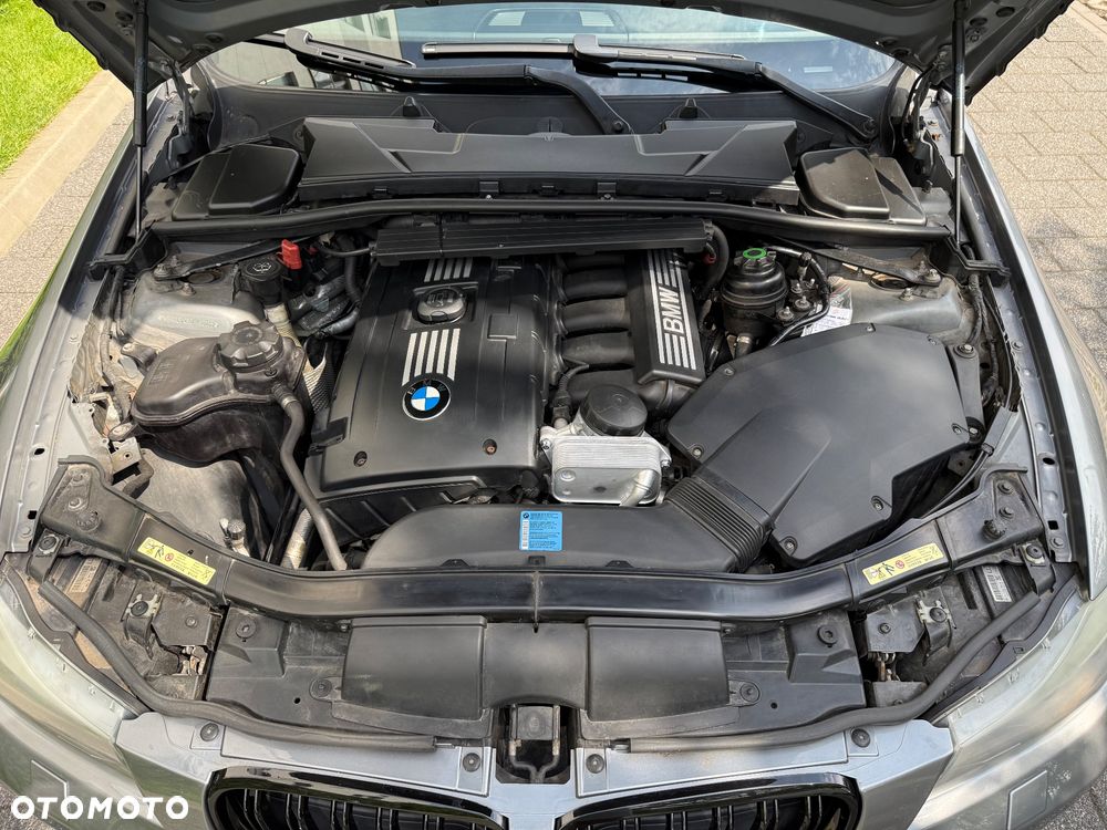 BMW Seria 3 325i xDrive - 27