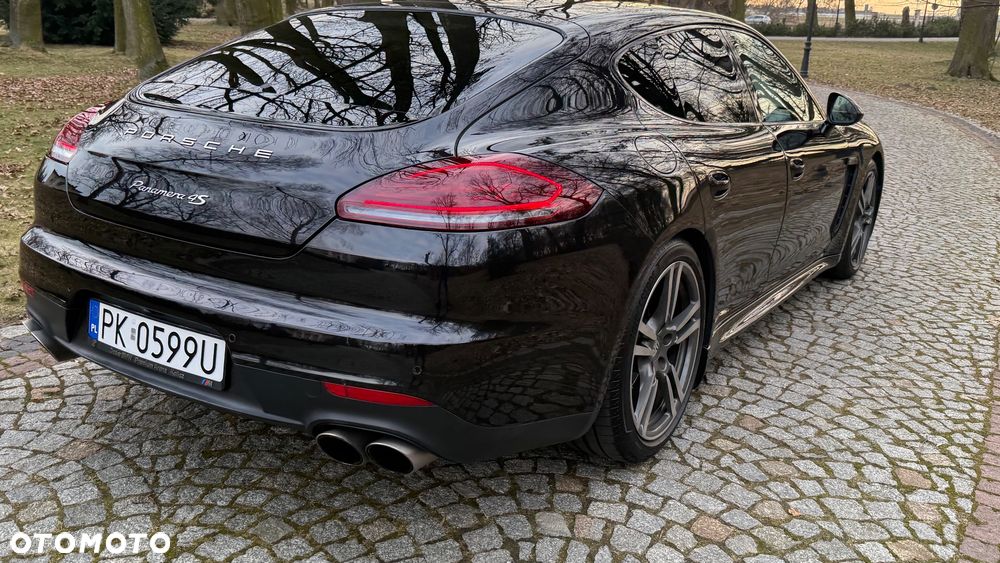 Porsche Panamera 4S - 22