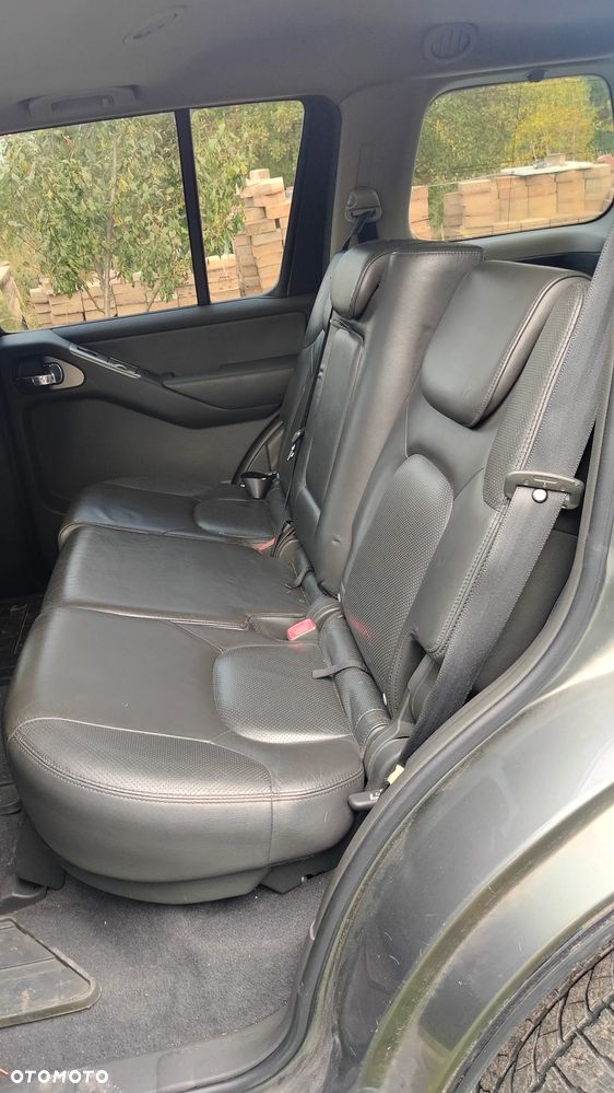 Nissan Pathfinder 4.0 V6 LE - 8