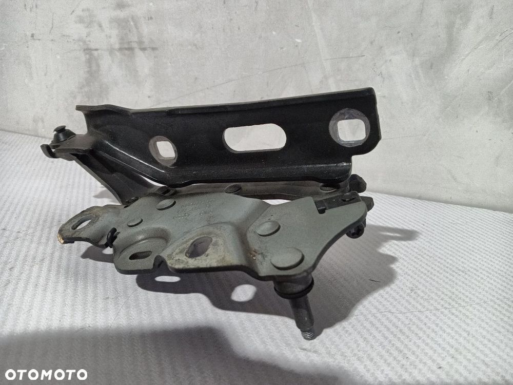 ZAWIAS MASKI PRAWY AUDI A3 8V 8V0823302 - 3