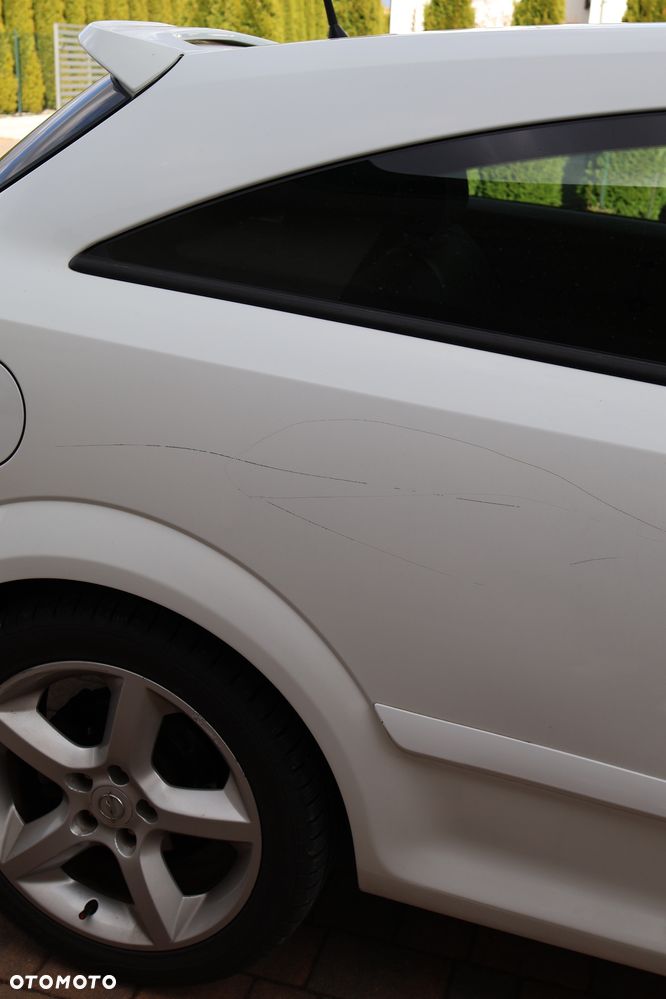 Opel Astra 2.0 T Cosmo - 11