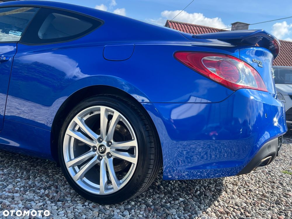 Hyundai Genesis Coupe 2.0 T - 12