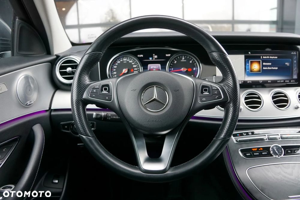 Mercedes-Benz Klasa E 220 d 4-Matic 9G-TRONIC - 26
