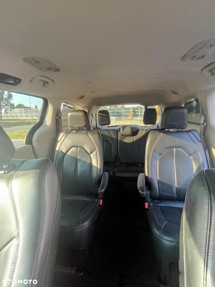 Chrysler Pacifica - 6