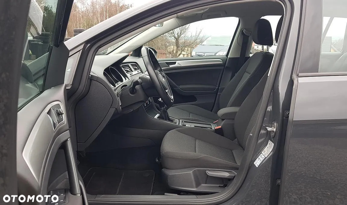 Volkswagen Golf - 26