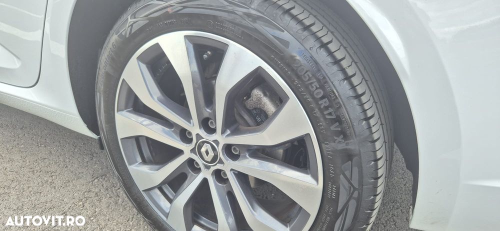 Renault Megane TCe 140 GPF Techno - 24