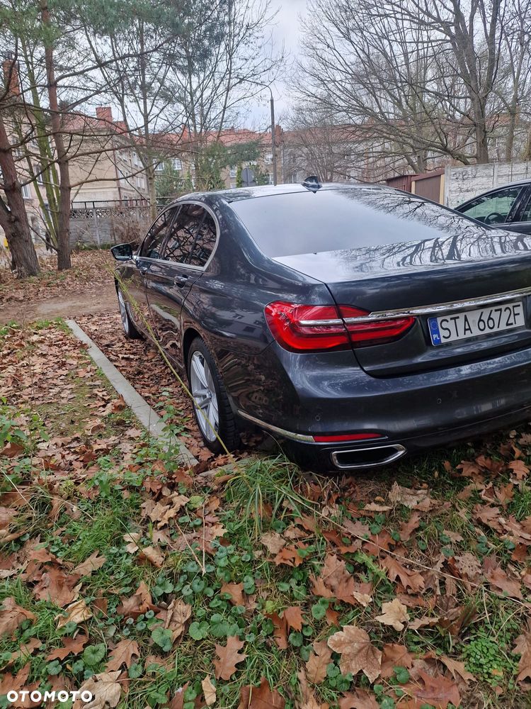 BMW Seria 7 750i - 6