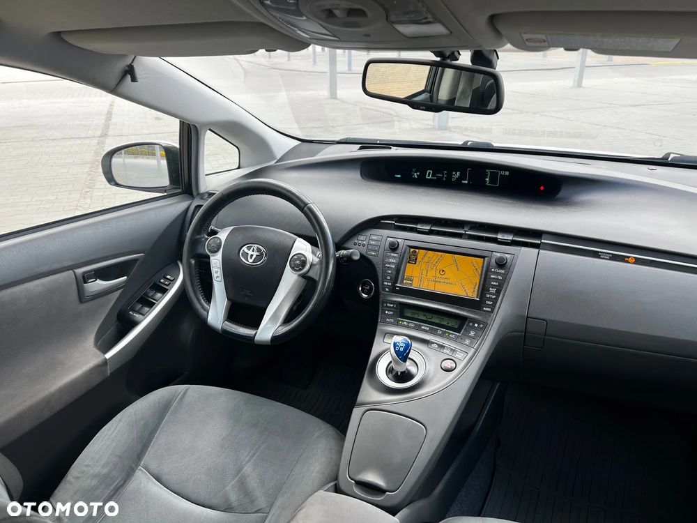 Toyota Prius (Hybrid) Executive - 10
