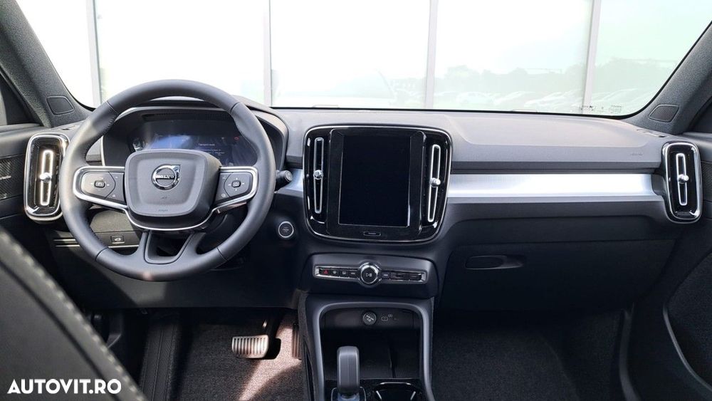 Volvo XC 40 B3 AT FWD MHEV Plus Dark - 11