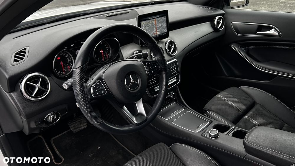 Mercedes-Benz GLA - 11