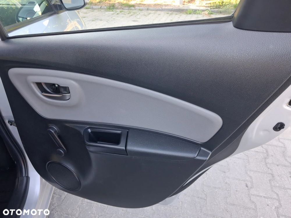 Toyota Yaris 1.0 Premium - 30