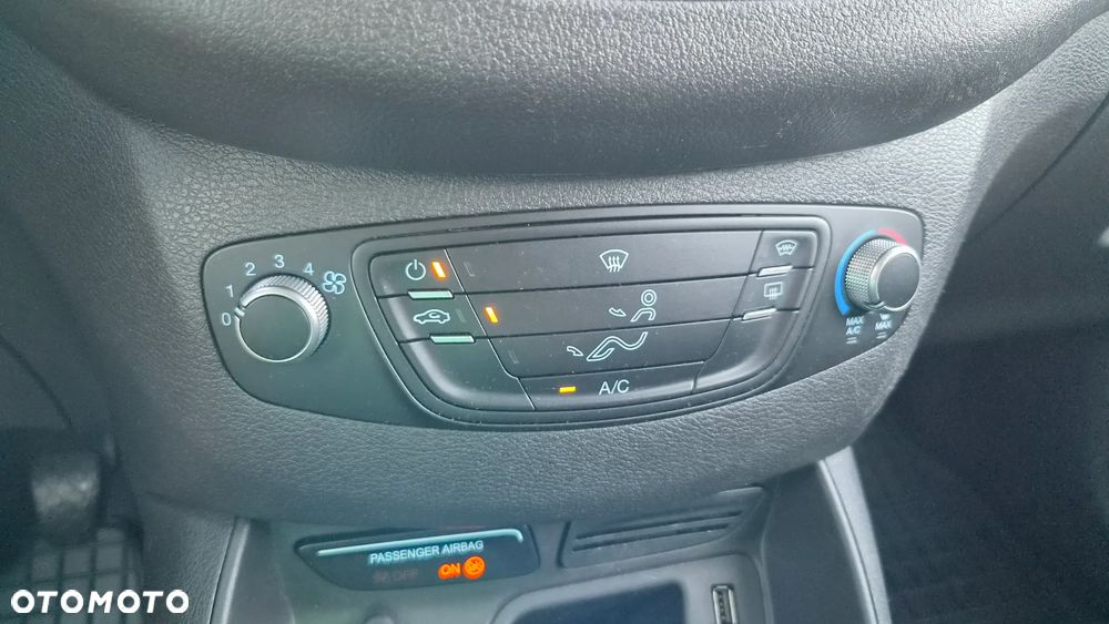 Ford Transit Courier - 15