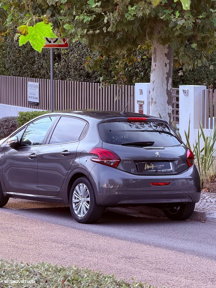 Peugeot 208 - 23