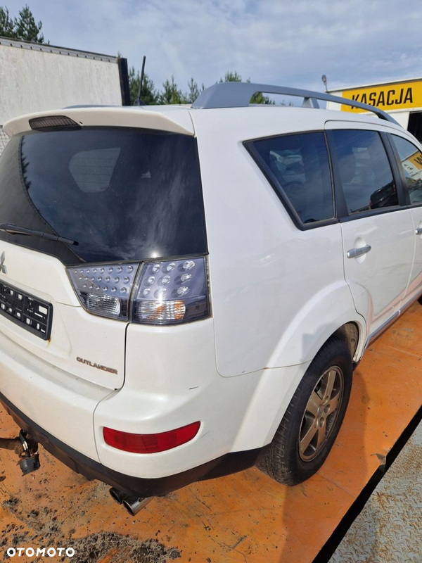 Mitsubishi OUTLANDER II 2007-2012 ćwiartka prawa tylna tył W13