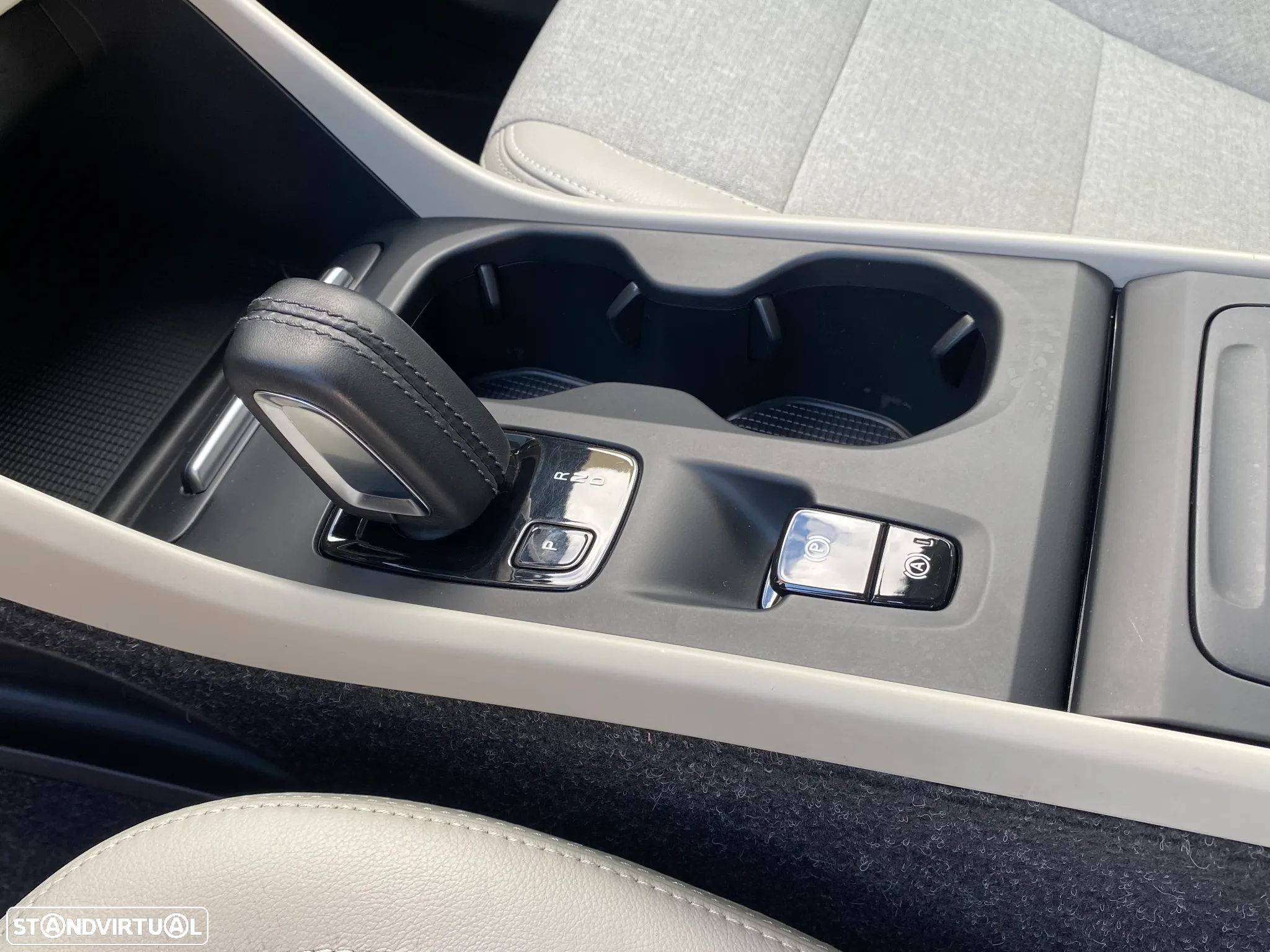 Volvo XC 40 2.0 D3 Momentum Plus Geartronic - 30